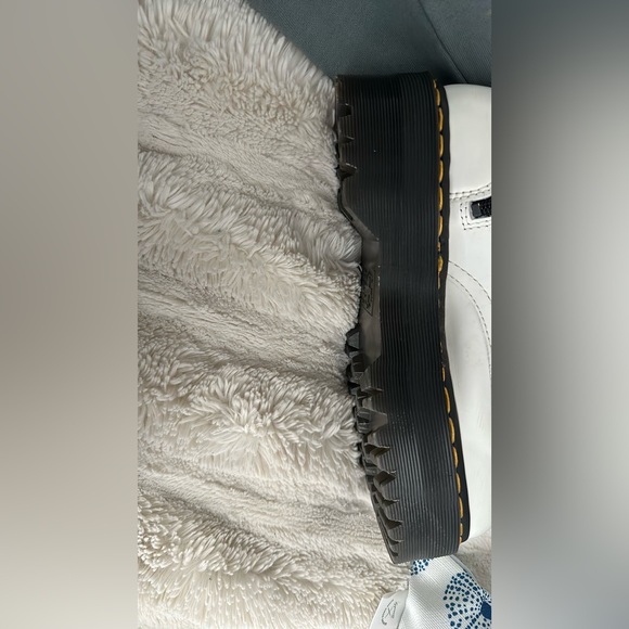 Women’s platform white high top Doc martens. - Picture 6 of 7